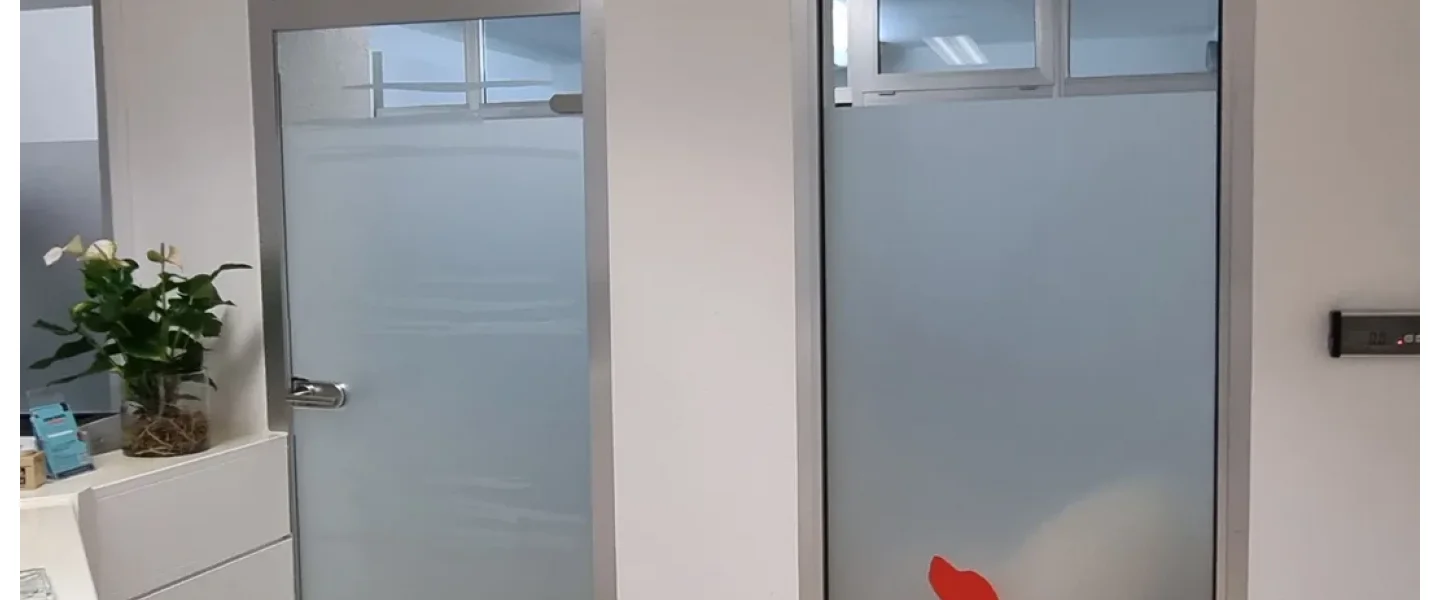 Köln-Beschriftungen Glasfolierung Köln-Beschriftungen Glasfolierung